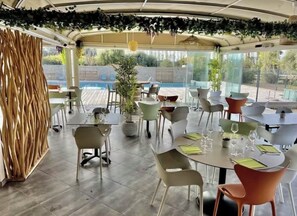 Outdoor dining - Vrbo Property (Lecci)