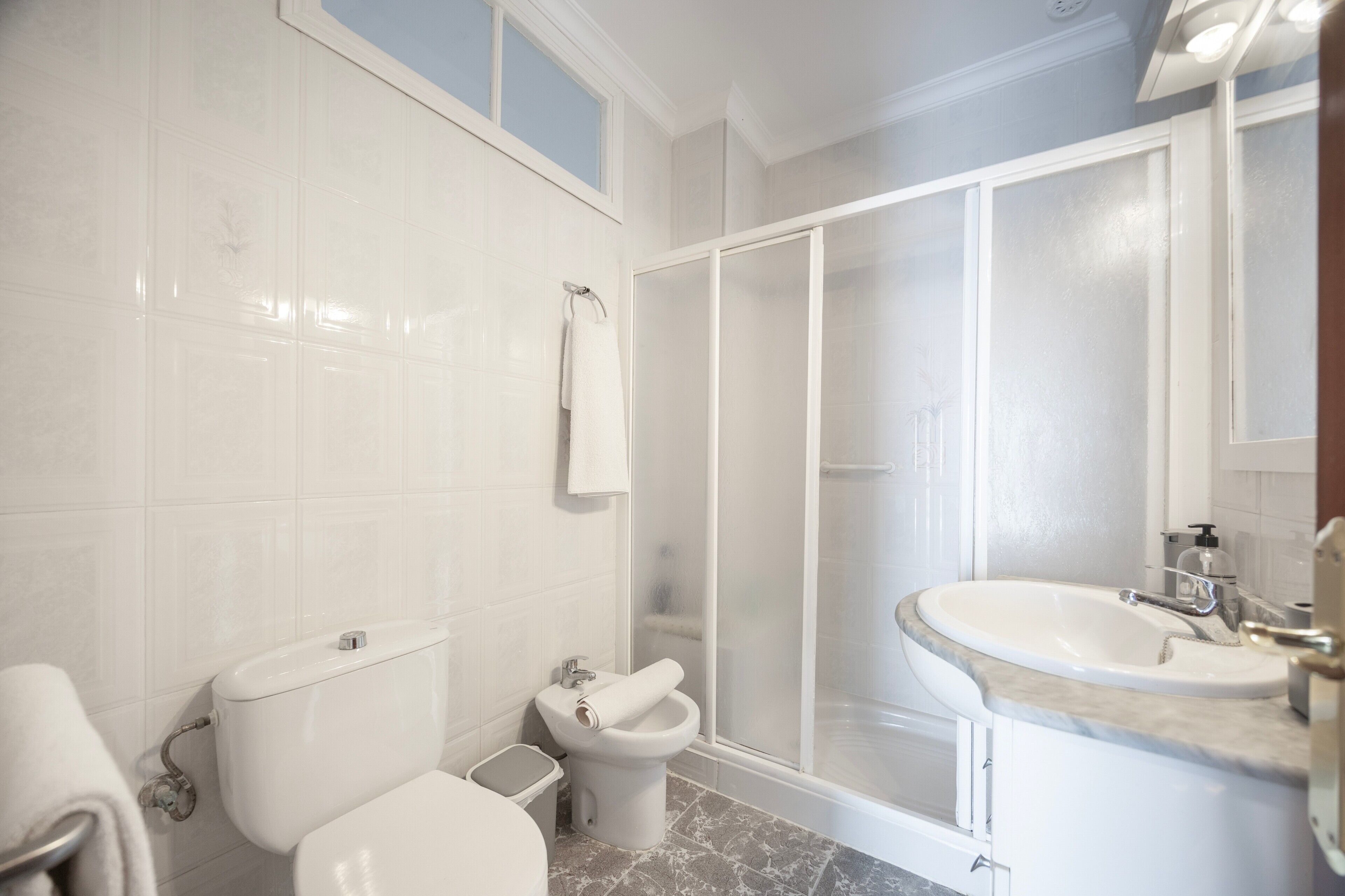 Douche, serviettes fournies