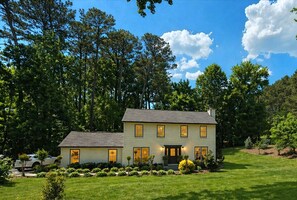 Exterior - Luxury Home w/Hot Tub &Firepit Near Atlanta (Lilburn)