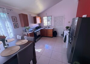 Private kitchen - Perfect Caribbean Getaway for Families, Couples & Friends (Montego Bay)