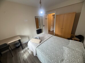 Shared Dormitory, 1 Bedroom, Garden View | 1 bedroom - Room-private Room in Modern Madrid Apart (Madrid)