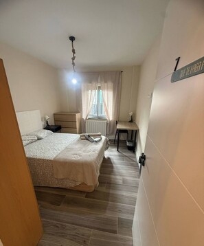 Shared Dormitory, 1 Bedroom - Room-private Room in Modern Madrid Apart (Madrid)