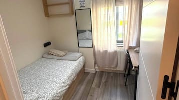 Slaapzaal, 1 slaapkamer, uitzicht op tuin | 1 slaapkamer