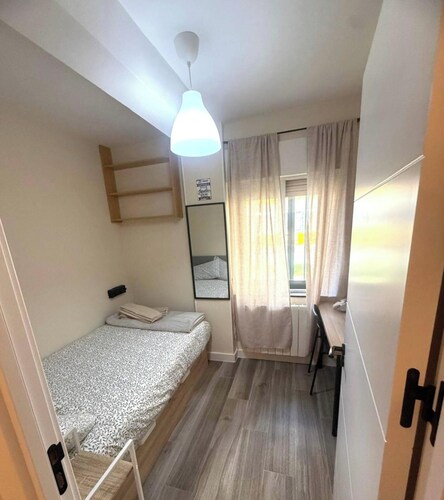 Room-modern Guest Room in Central Madrid