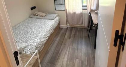 Room-modern Guest Room in Central Madrid