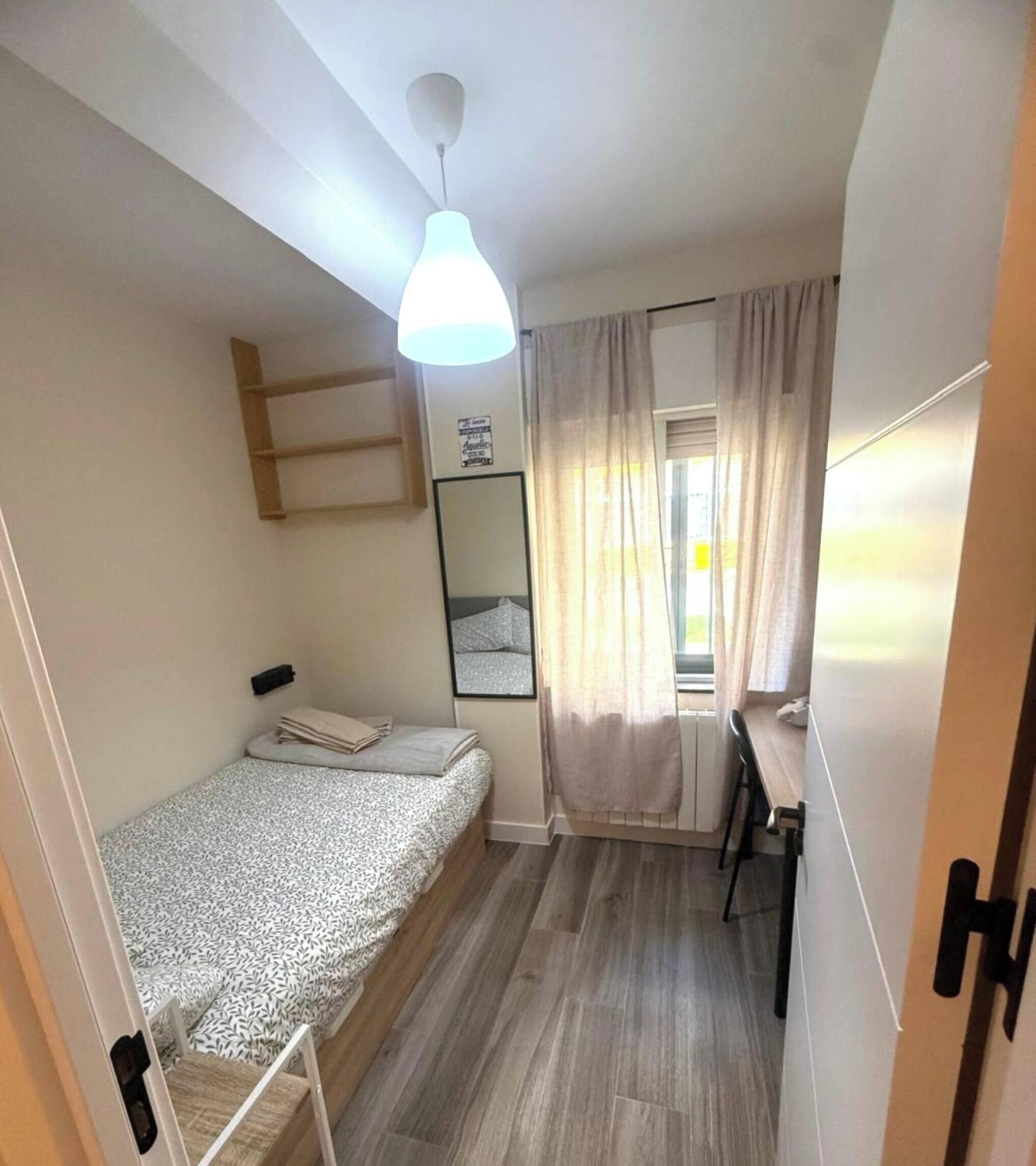 Dormitorio compartido, 1 habitación, vista al jardín | 1 habitación 