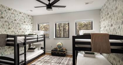 Modern Cabin, Kids' Playhouse, Firepit, 5acres, across river from Harpers Ferry