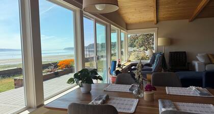 Enjoy Camano Tidalwilds waterfront beach house w/ hot tub, sups, kayak and more!
