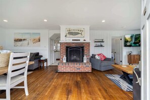 TV, offices - Oceanfront 6BR Across from Craigville Beach (Barnstable)