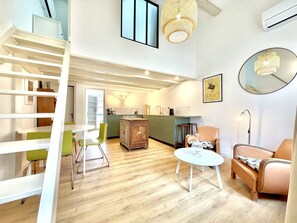Interior - Les Suites du Richelieu,Elegance and Comfort (Nîmes)