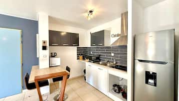 Fridge, microwave, coffee/tea maker, toaster