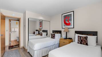 2 bedrooms, desk, iron/ironing board, WiFi