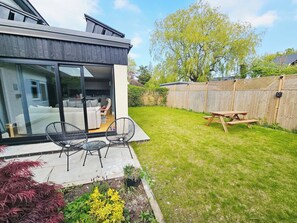 Outdoor dining - Save 20%OFF Monthly| Wayside Retreat | Sleeps 7 (North Yorkshire)