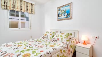 1 bedroom, bed sheets