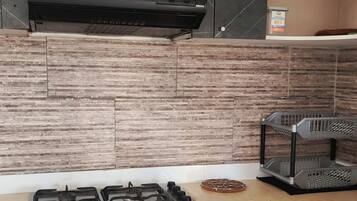 Luxury Apartment, 3 Bedrooms, Balcony, Beach View | Private kitchen
