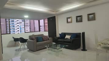 Luxury Apartment, 3 Bedrooms, Balcony, Beach View | Living area