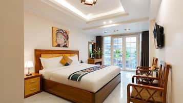 Desk, laptop workspace, free WiFi, bed sheets