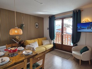 Living area - Vrbo Property (Val Thorens)