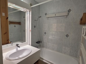 Bathroom - Vrbo Property (Val Thorens)