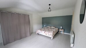 Room - House near futuroscope (Beaumont Saint-Cyr)
