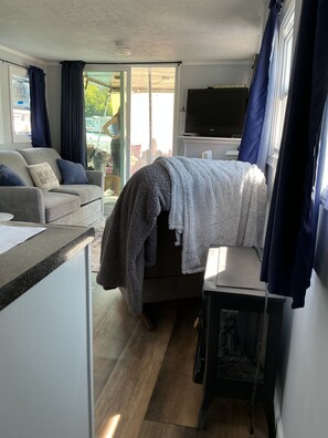 Living area - The Lake Escape (New Tazewell)