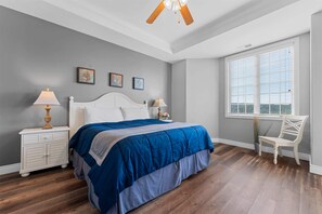 Iron/ironing board, travel cot, WiFi, bed sheets - The Golden Hour Great Views (Branson)