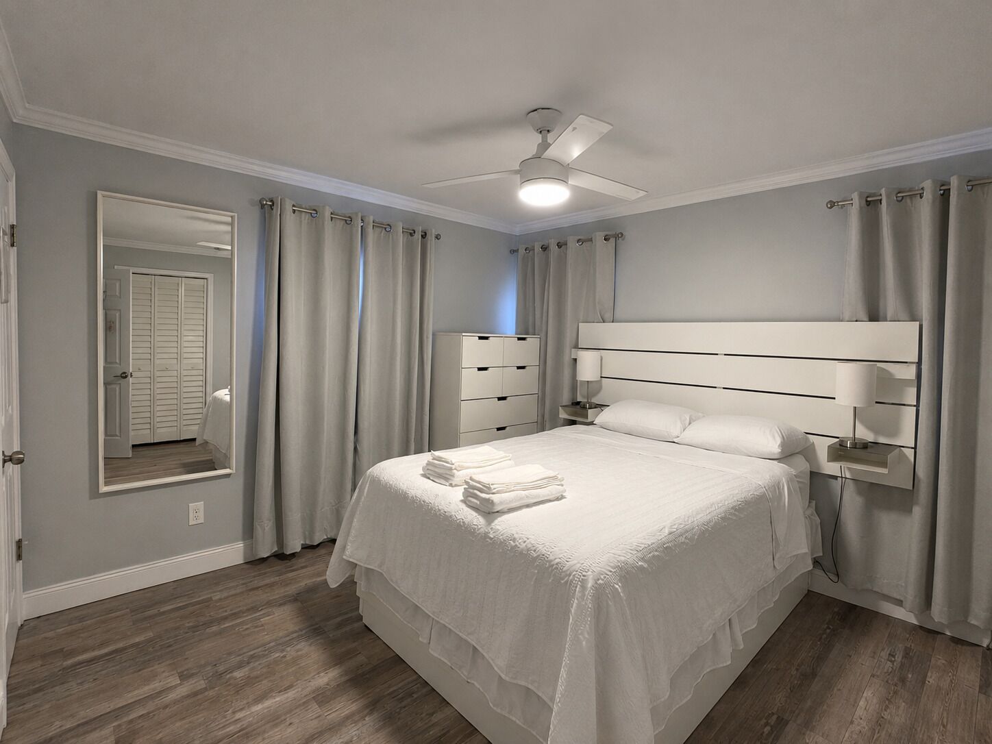 4 bedrooms, desk, iron/ironing board, free WiFi