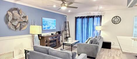 Smart TV, fireplace, stereo
