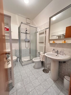 Bathroom - Vrbo Property (Firenze)