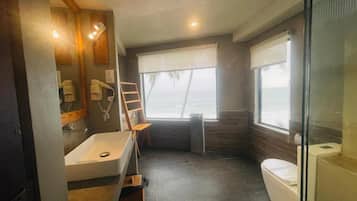 Deluxe Double Room, Balcony, Ocean View | Bathroom | Shower, free toiletries, towels, soap