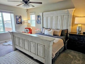 Iron/ironing board, travel crib, WiFi, bed sheets - Spacious Family Home Near Outlets & City Fun (Castle Rock)