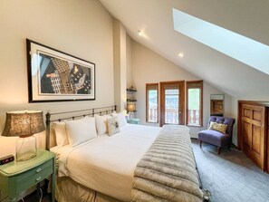 4 slaapkamers, een strijkplank/strijkijzer, wifi, beddengoed