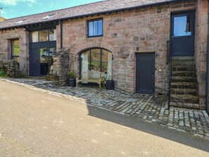 Exterior - Pearls Farm Two (Macclesfield)