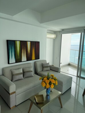 Living area - Breathtaking Ocean Views: Comfort and Style in Palmetto Eliptic (2 Bed / 2 Bath) (Cartagena de Indias)