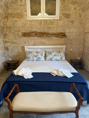 WiFi, bed sheets - Room 'Masseria Le Dimore, Stanza 5' with Shared Pool, Wi-Fi and Air Conditioning (Gallipoli)