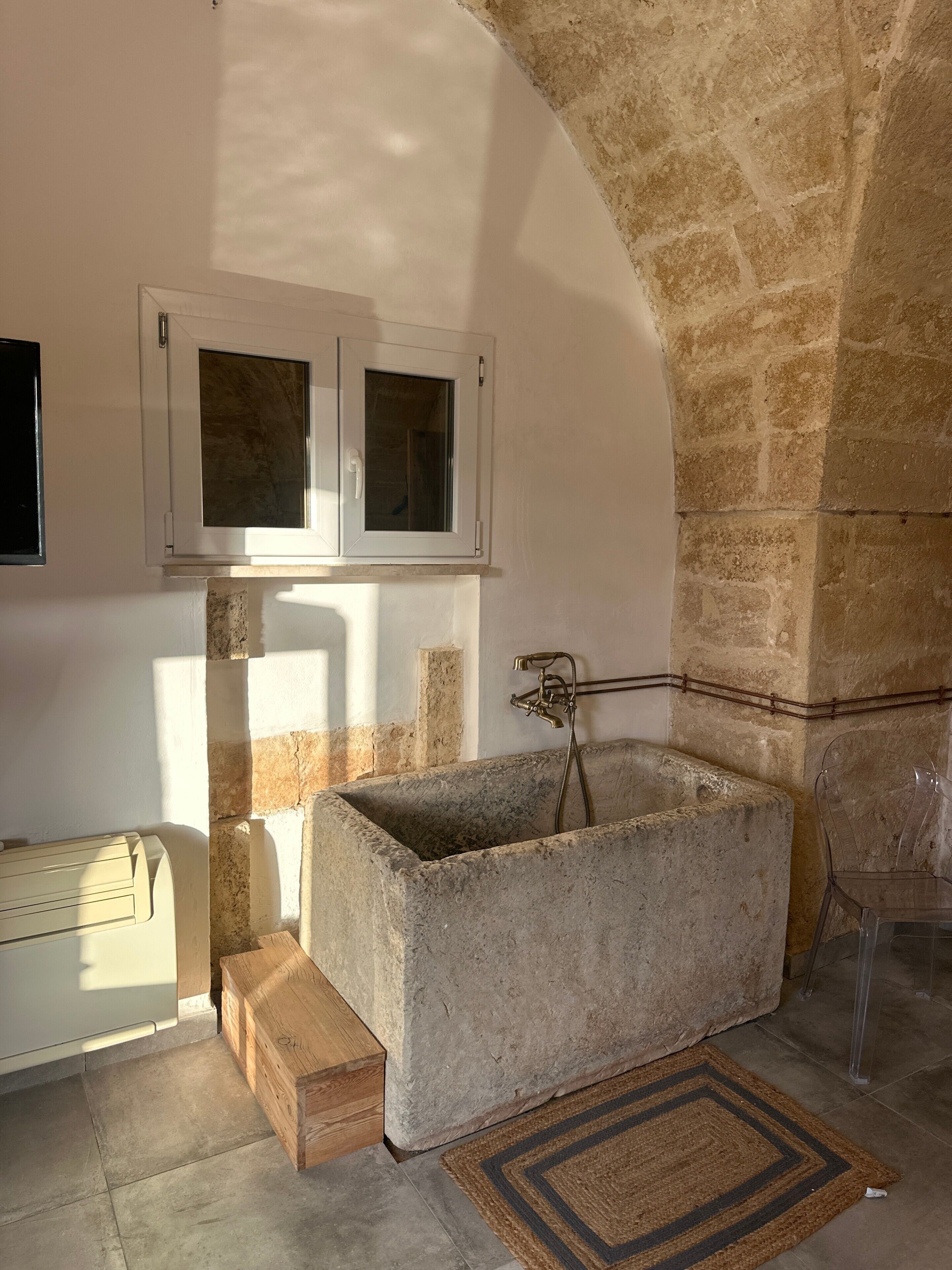 Douche, sèche-cheveux, serviettes fournies