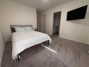 Room - 5 bedroom home in Prime Location Easy Access to All of Phoenix Valley (Phoenix)