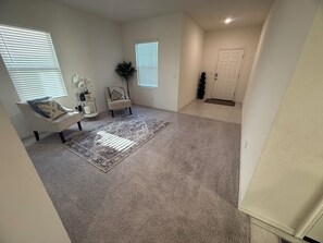 Interior - 5 bedroom home in Prime Location Easy Access to All of Phoenix Valley (Phoenix)