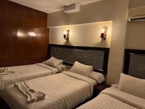 In-room safe, desk, laptop workspace, soundproofing - Lorenda hotel (Cairo Governorate)