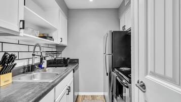 Refrigerador, microondas, horno, placa de cocina