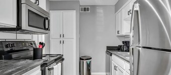 3 Min Walk to AT&T | 2BR | Parking + Pets + Gym