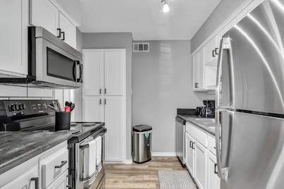 Arlington 2BR | AT&T, Globe Life, 6 Flags, Parking