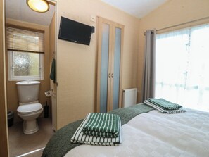 2 bedrooms, individually decorated, individually furnished, free WiFi - Temperance Caravan (Holyhead)