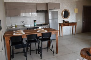 Fridge, microwave, oven, coffee/tea maker - Just steps from the ocean (Essaouira)
