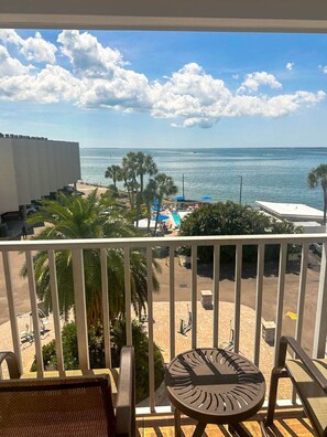 Property grounds - Wake Up to Stunning Views – Your Balcony Escape! (Tampa)
