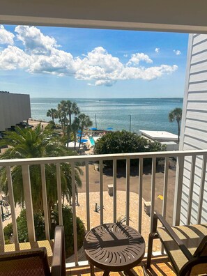 Property grounds - Wake Up to Stunning Views – Your Balcony Escape! (Tampa)