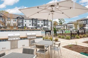 Outdoor dining - Landing | Beautiful 1BD, Pool, Clubhouse (Memphis)
