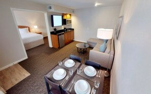 Interior - Suite w/ Kitchenette near Brea Mall - 3.3 mi | Free Hot Breakfast & Outdoor Pool (Brea)