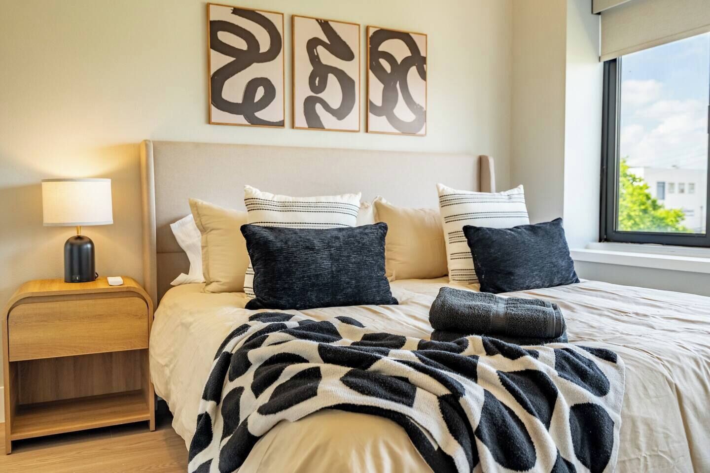 Iron/ironing board, WiFi, bed sheets