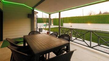 Family Villa, Patio, Garden View | Outdoor dining